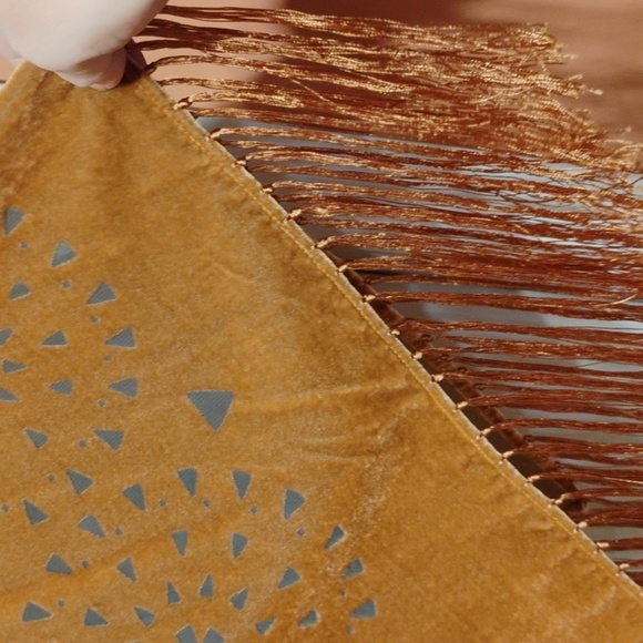 Camel Poncho with gorgeous tassels velvet feel - Picture 8 of 15